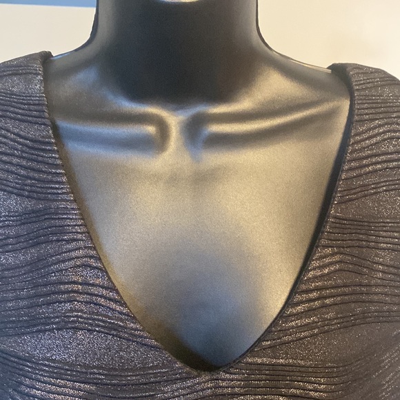 PRE-OWNED LESLIE FAY SLEEVELESS V-NECK DRESS - Picture 7 of 12